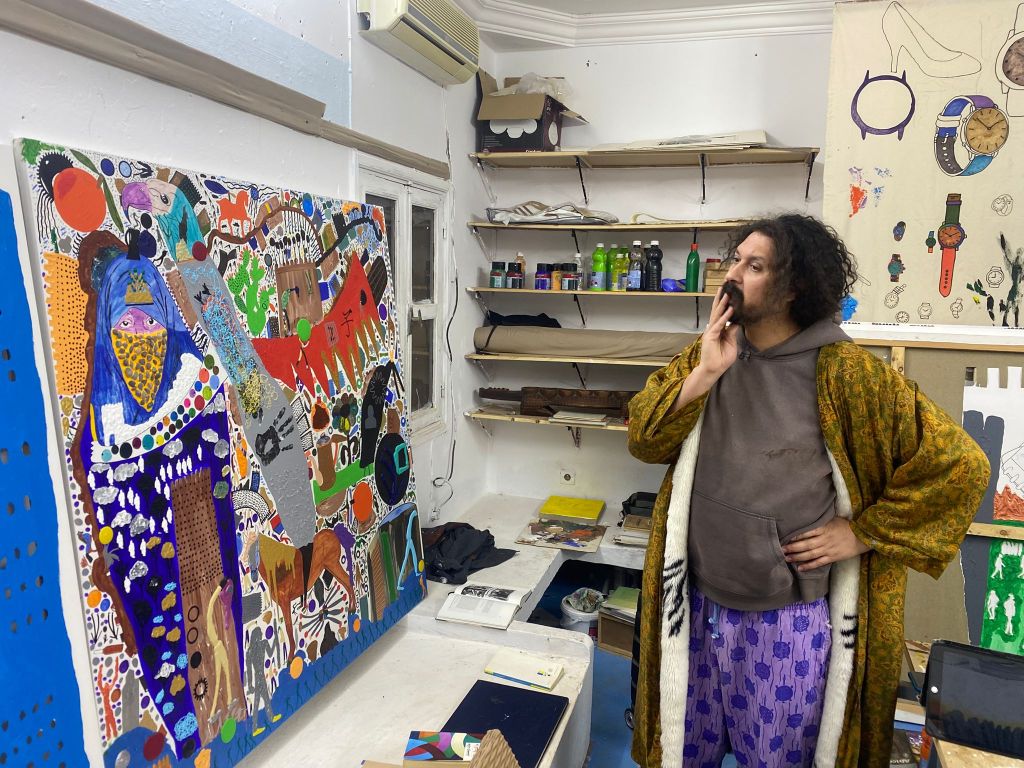 Self-taught artist Mo Baala studio in Touggana

